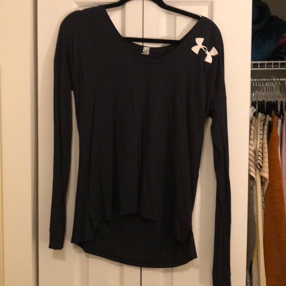 black long sleeve under armour shirt